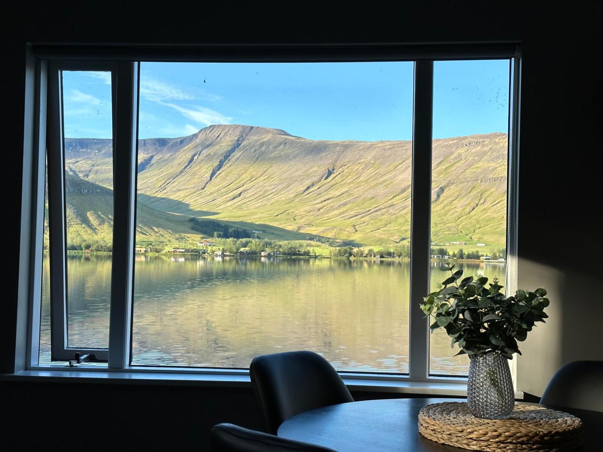 Cosy Lakeview 45 Minutes From Reykjavik Hébergement de vacances Mosfellsbaer
